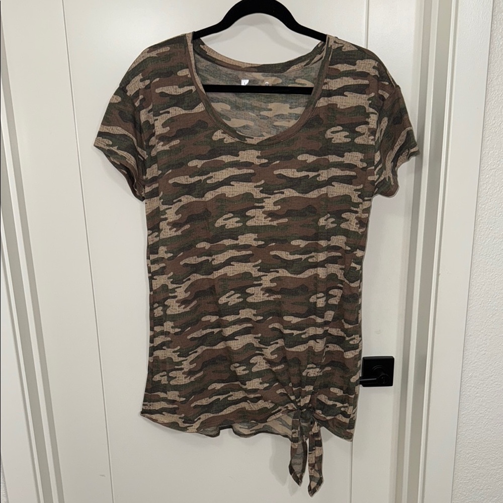 XERSION Camouflage Tie-Front Women's Top size L